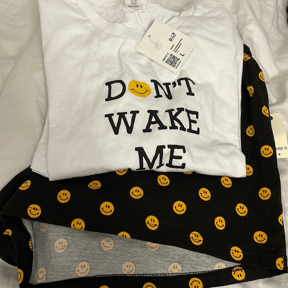 NWT Forever21 Sleepwear Set Smile White/Black. Size Large. - Picture 3 of 4